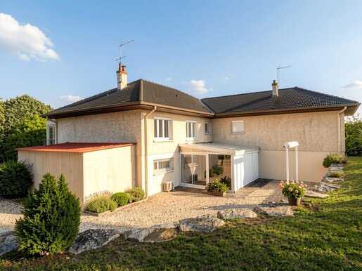 Maison 10 pièces 259 m² · à Seyssuel · 259 m² · 499 000 €