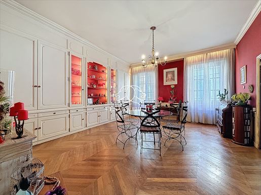 Maison 6 pièces 274 m² · à Thizy · 274 m² · 280 000 €
