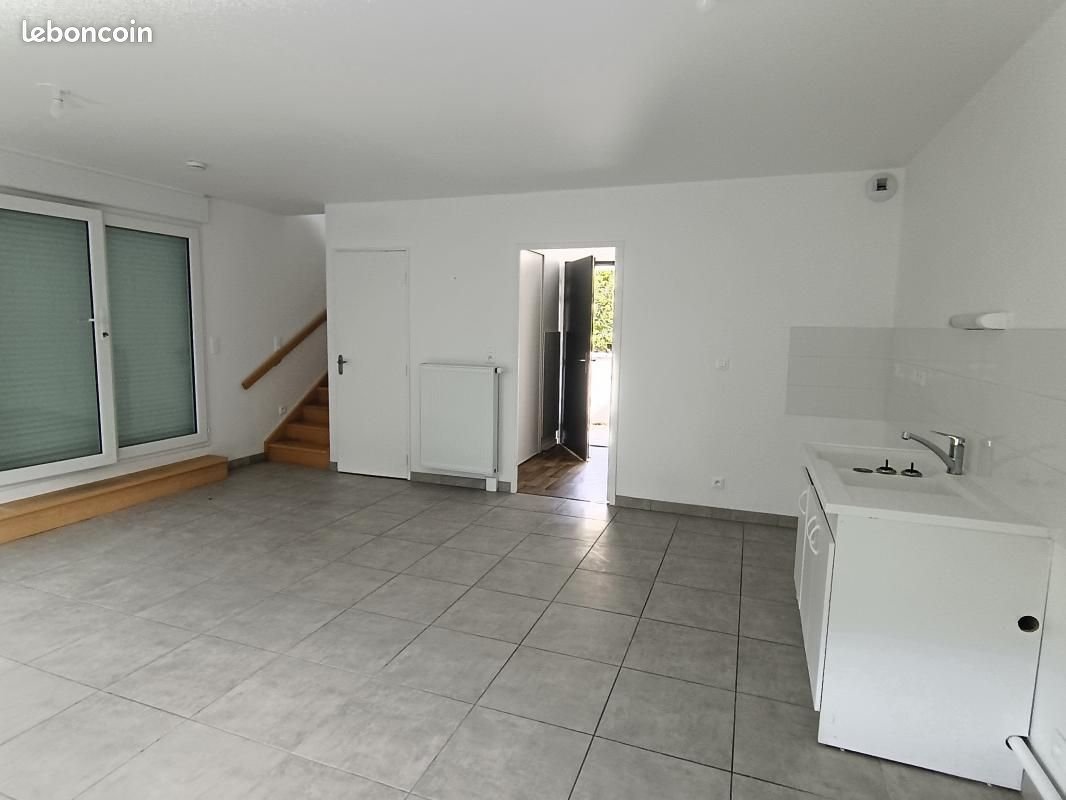 Appartement à louer, 64m², Brécé