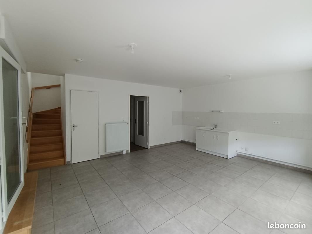 Appartement à louer, 64m², Brécé