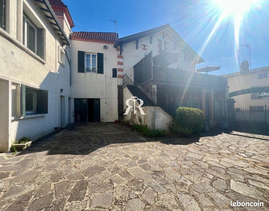 Maison à vendre, 248m², Sauxillanges