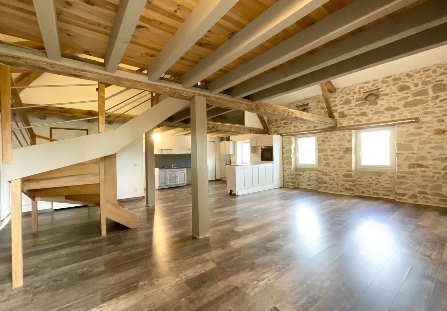 Appartement à louer, 90m², Fréjairolles