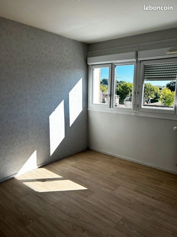 Appartement à louer, 76m², Saint-Juéry