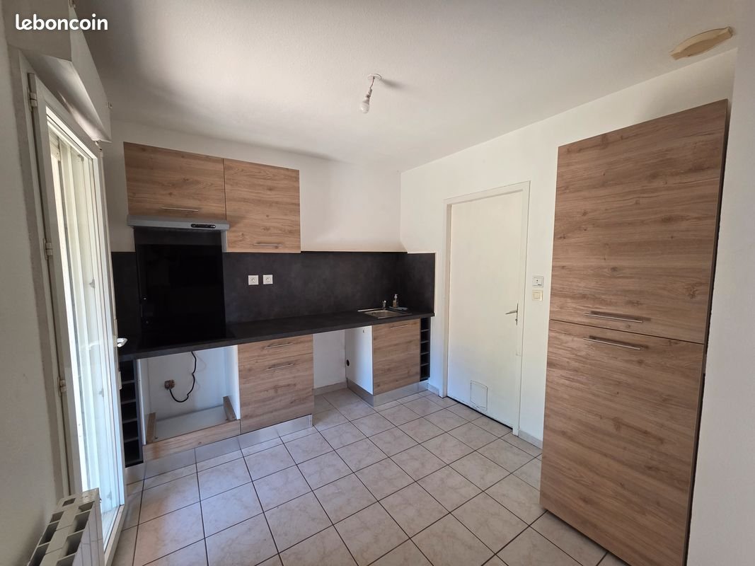 Maison à louer, 90m², Lézan