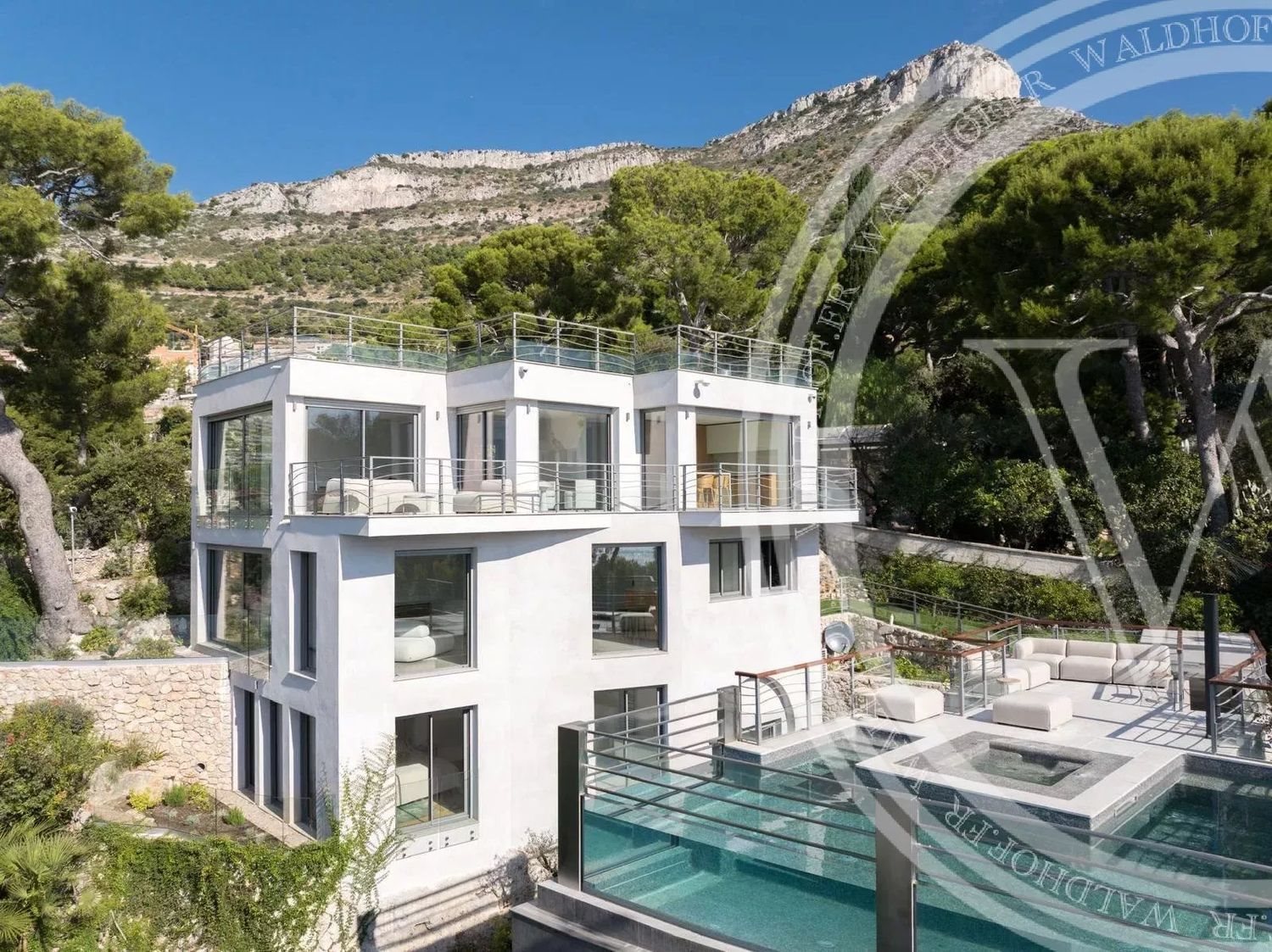Maison à louer, 880m², Cap-d'Ail