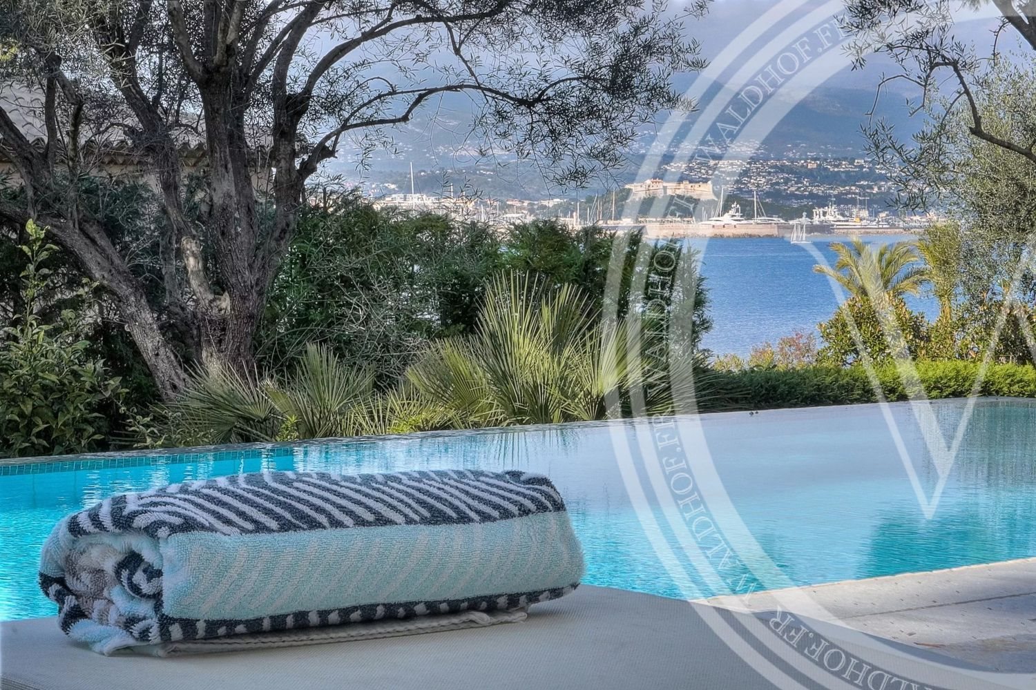 Maison à louer, 250m², Antibes