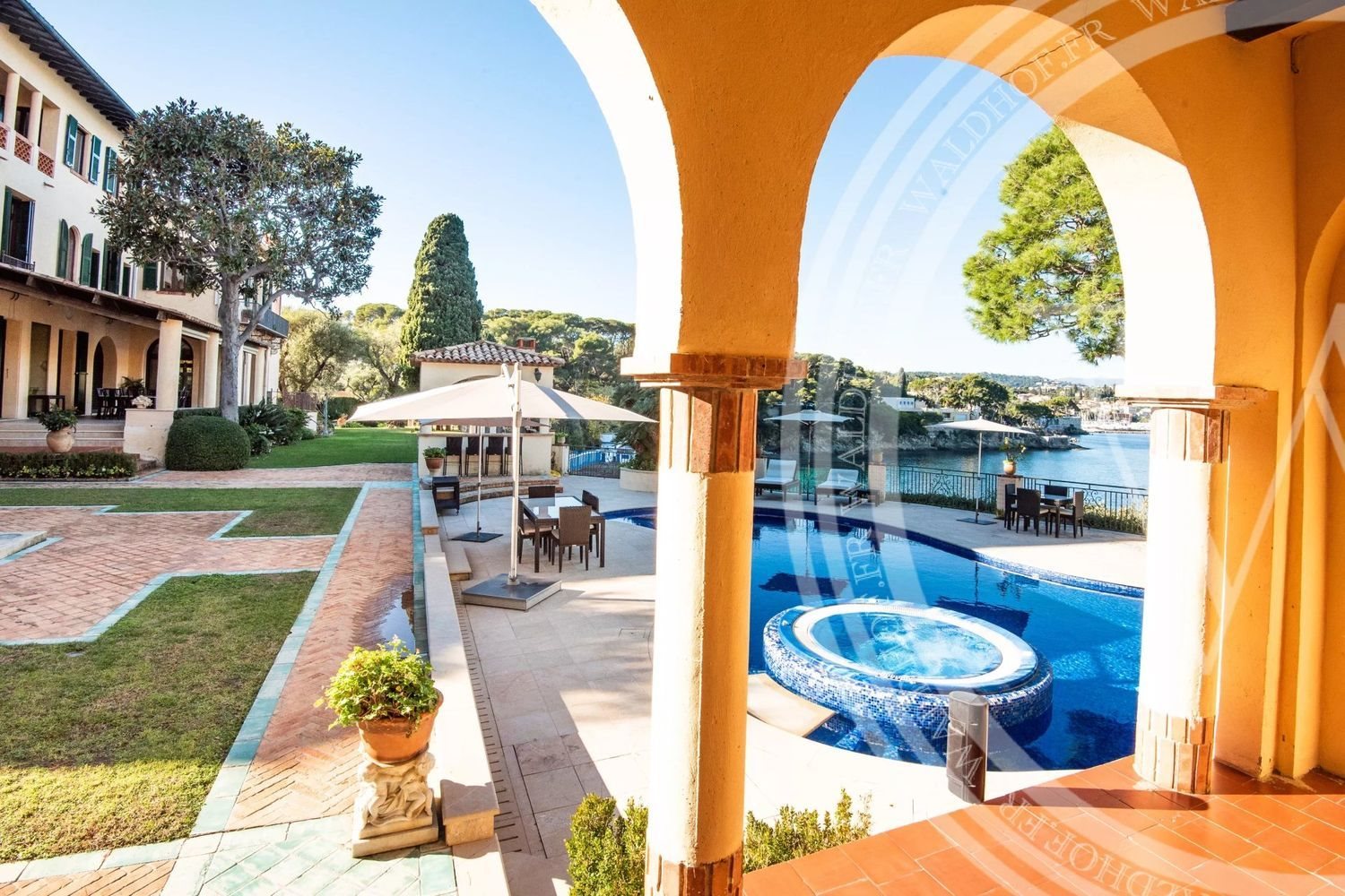 Maison à louer, 990m², Saint-Jean-Cap-Ferrat