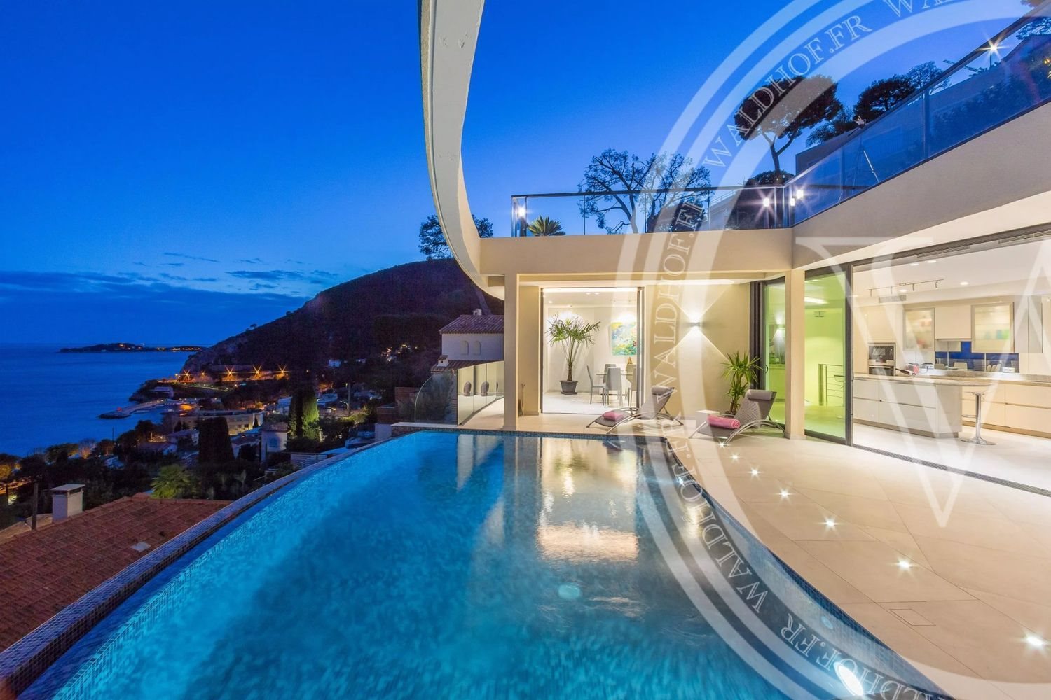 Maison à louer, 371m², Èze