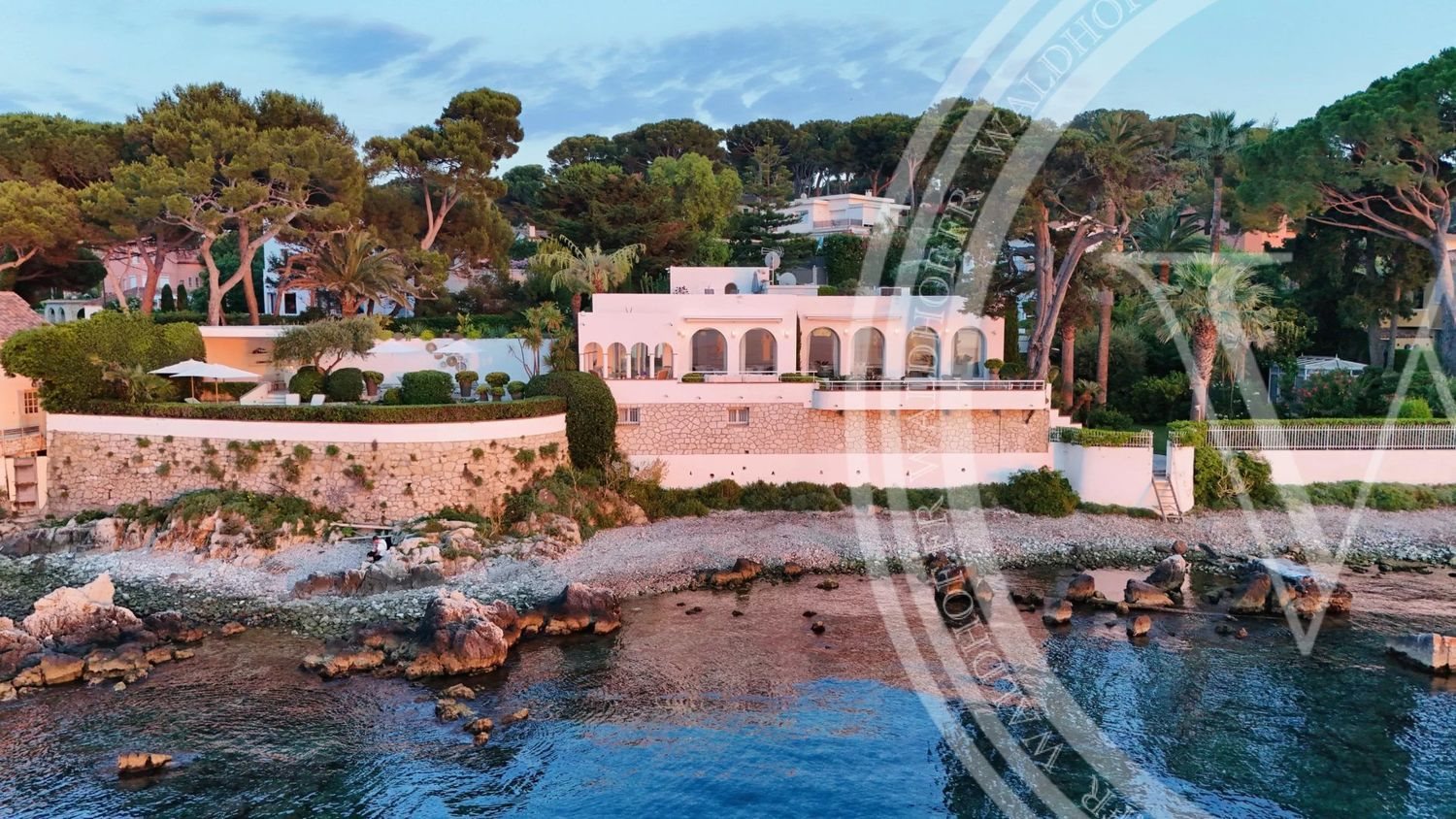 Maison à louer, 480m², Antibes