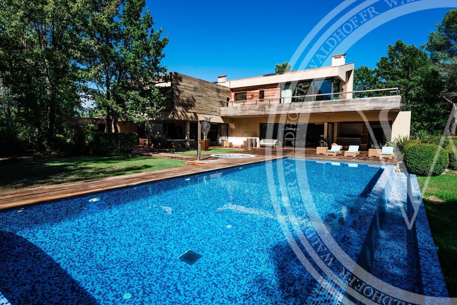 Maison à louer, 514m², Tourrettes