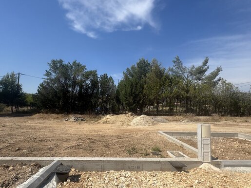Terrain 318 m² · à Aureille · 155 000 €