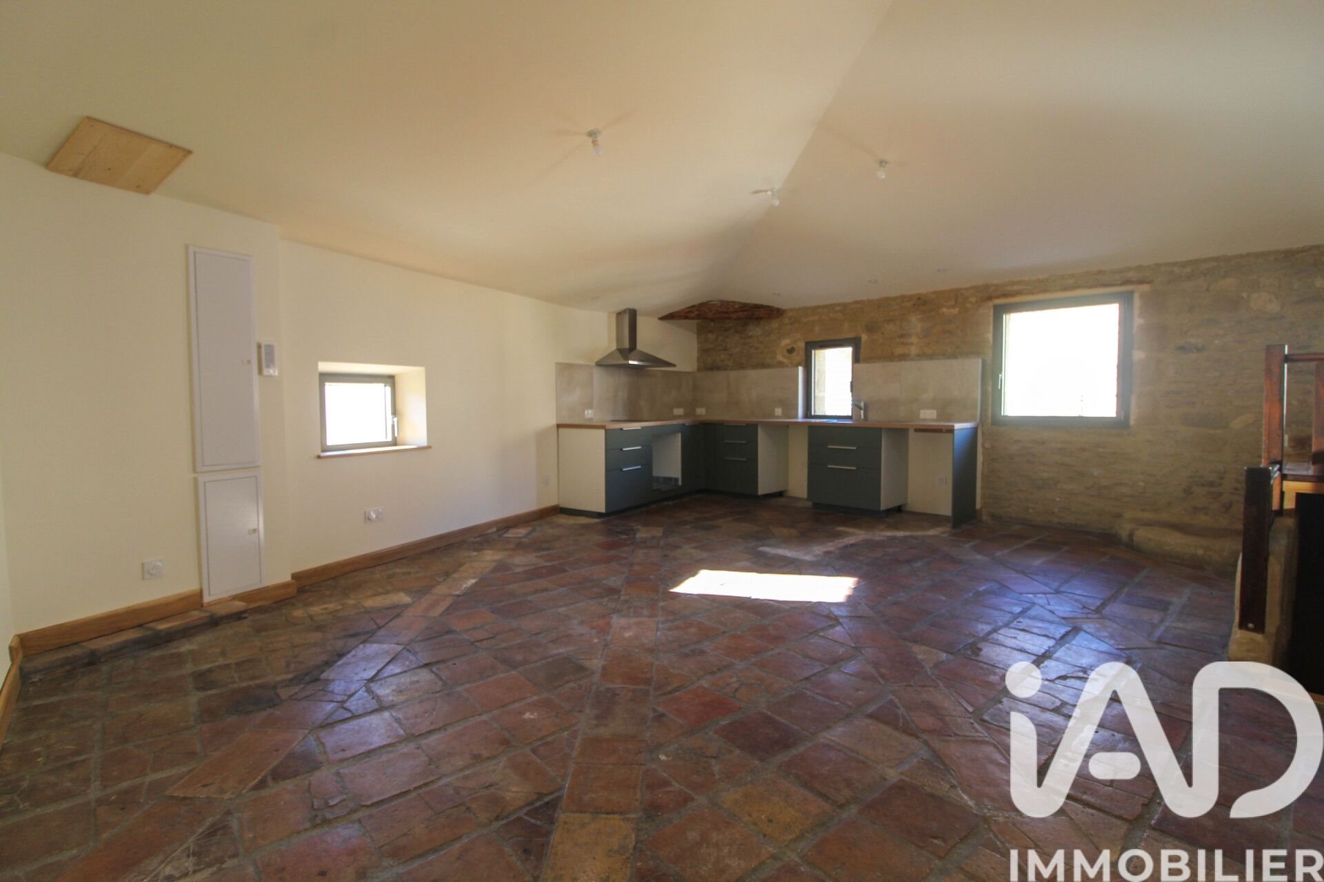 Appartement à louer, 70m², Montaren-et-Saint-Médiers