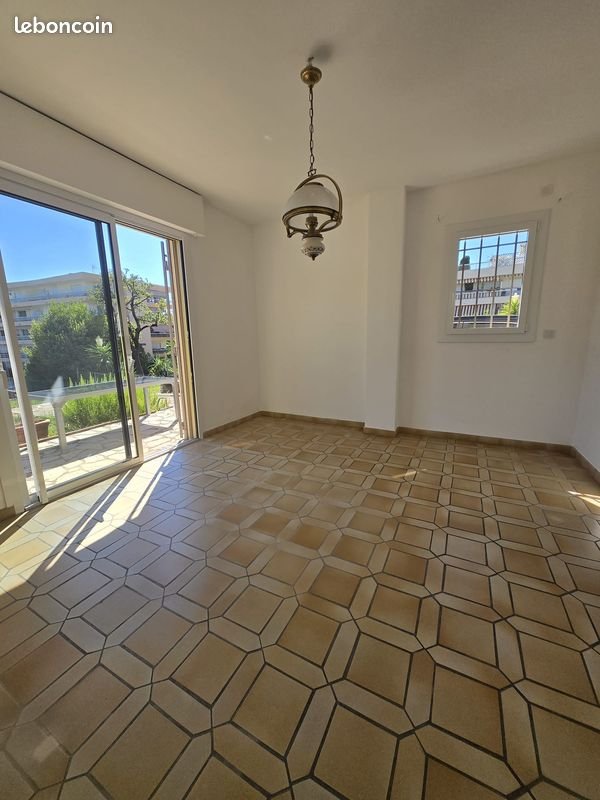 Appartement à louer, 98m², Antibes