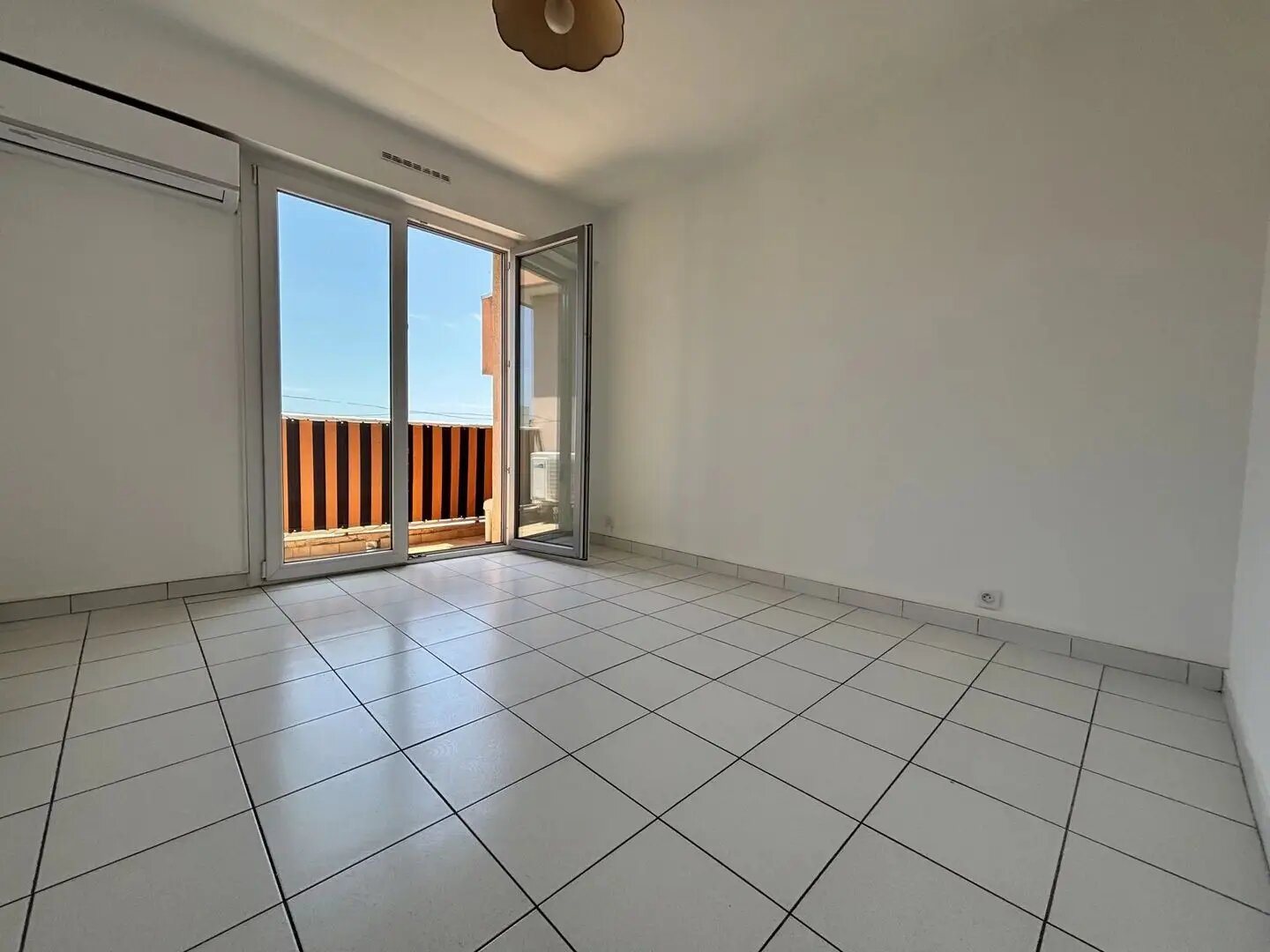 Appartement à louer, 63m², Antibes
