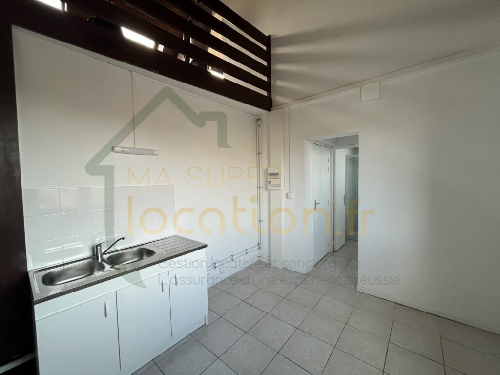 Appartement à louer, 1m², Saint-Quentin