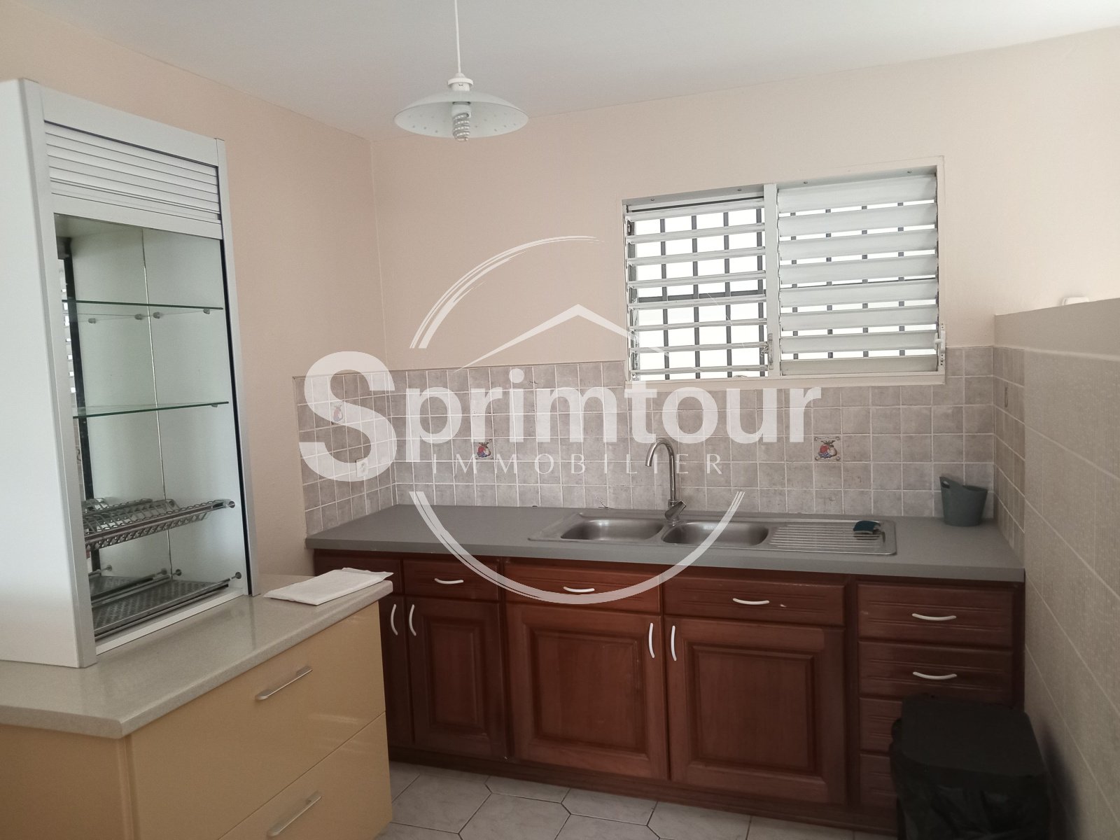 Appartement à louer, 65m², Le Moule