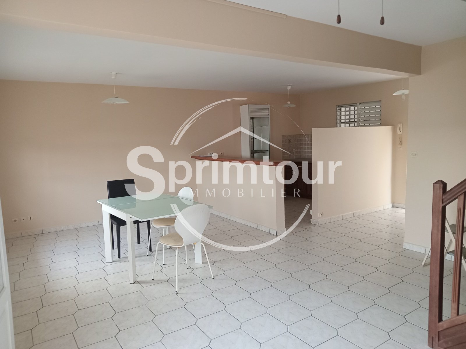 Appartement à louer, 65m², Le Moule