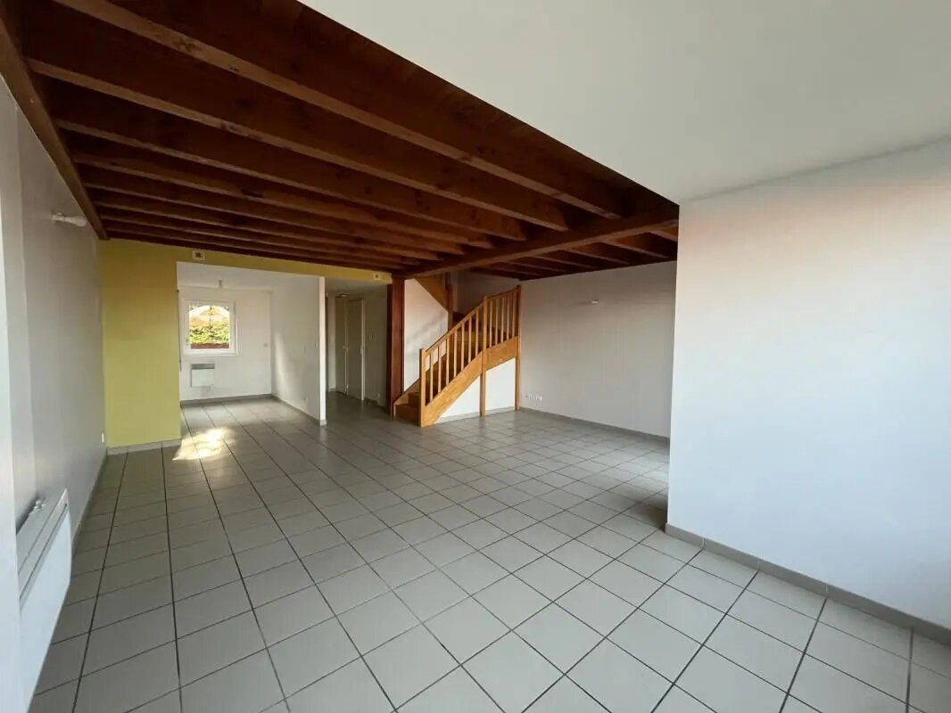 Appartement à louer, 82m², Thizy