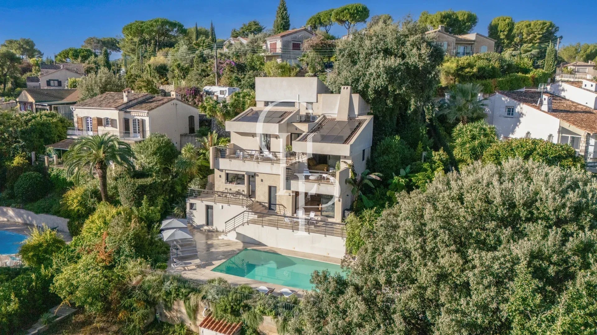 Antibes — Architect designed villa with ocean views and a garden