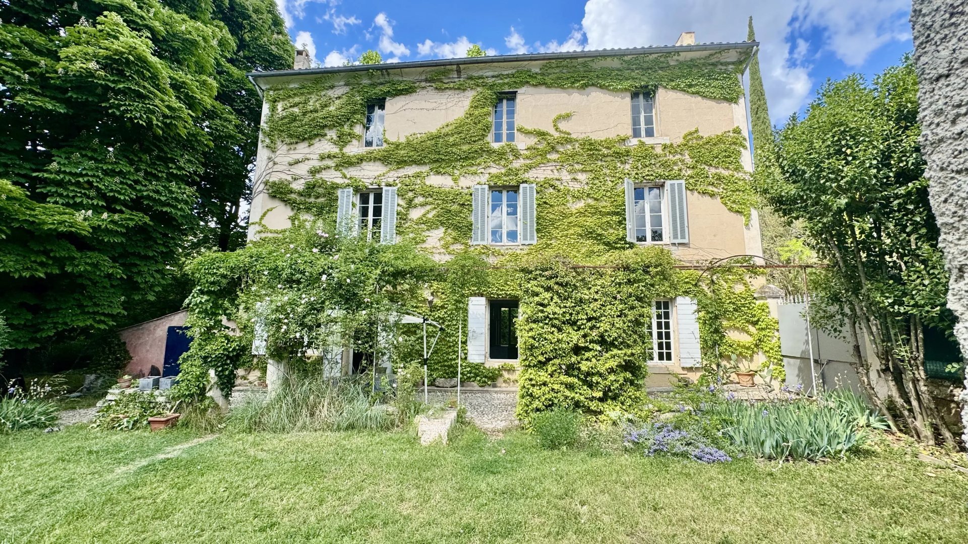 Appartement à vendre, 350m², La Tour-d'Aigues