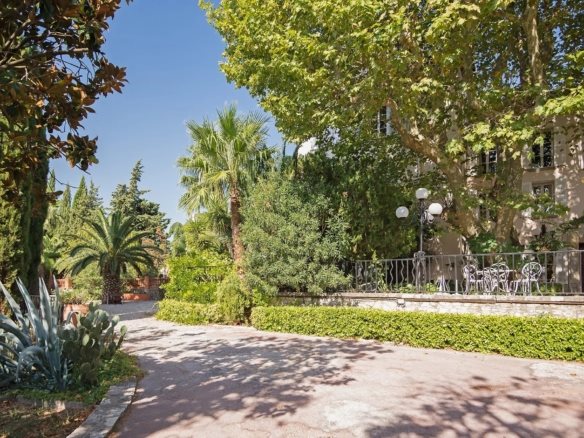 Maison à vendre, 640m², Solliès-Pont