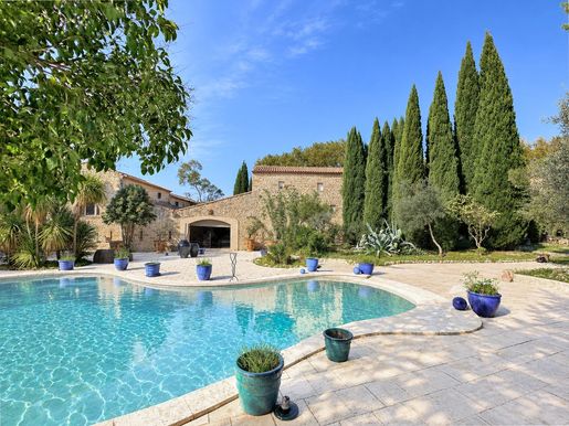 Maison 13 pièces 326 m² · à Uzès · 326 m² · 950 000 €