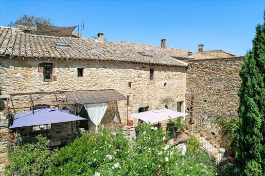 Maison 10 pièces 279 m² · à Uzès · 279 m² · 840 000 €