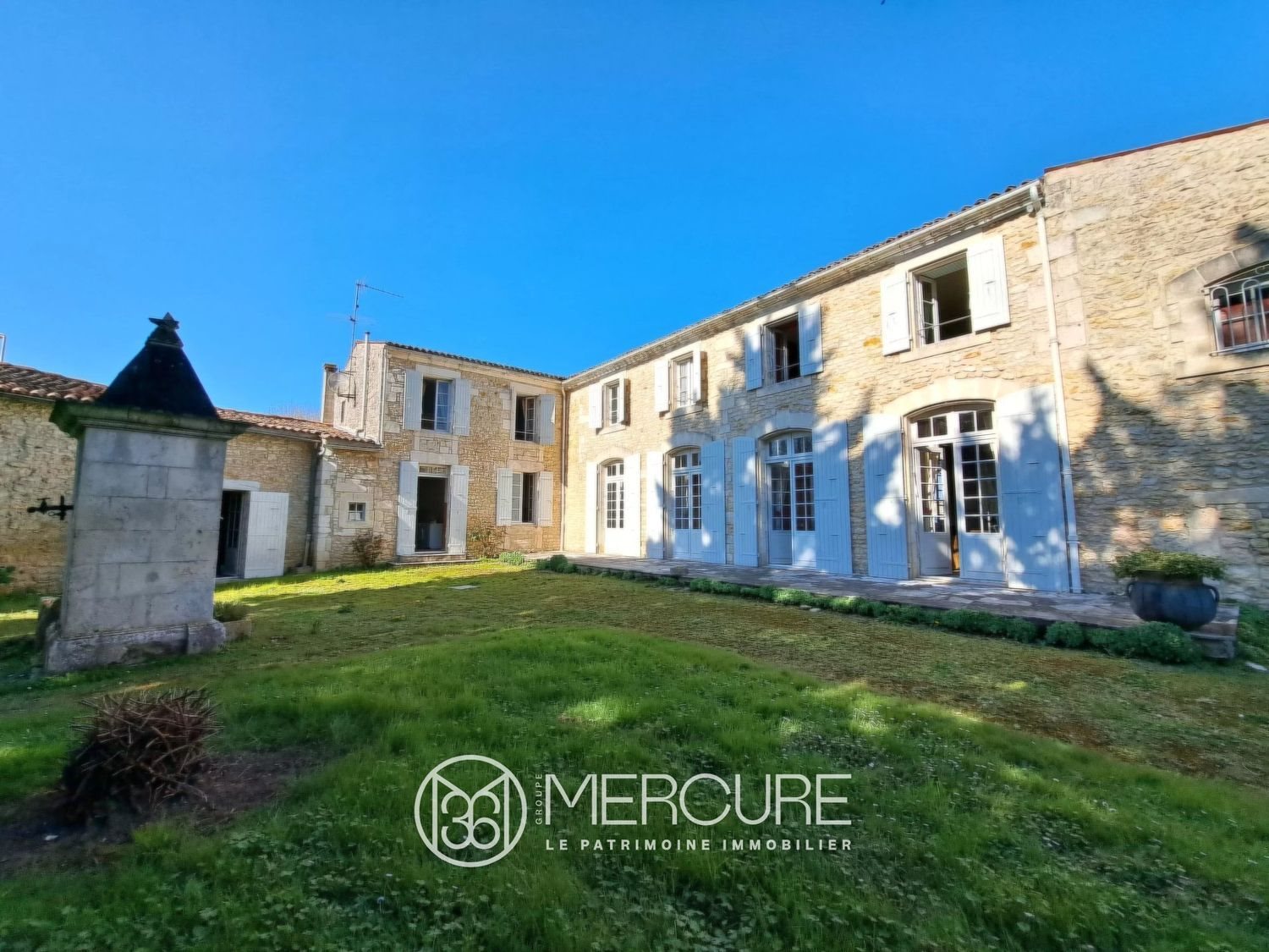 Maison à vendre, 365m², Saint-Romain-de-Benet