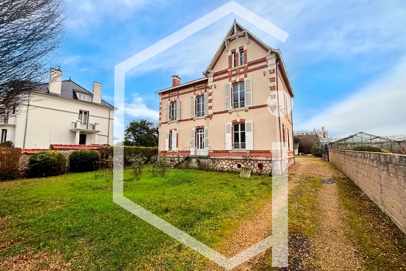 Maison à vendre, 325m², Cosne-Cours-sur-Loire