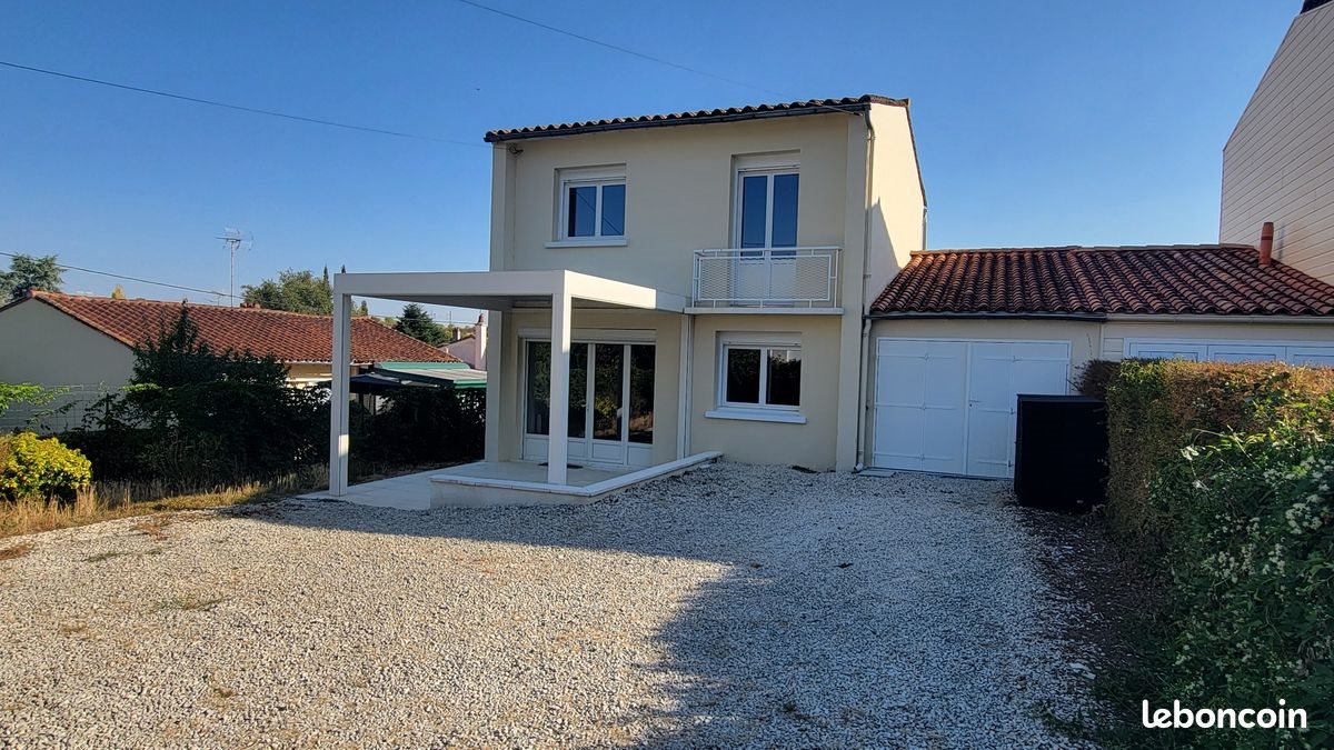 Maison à louer, 87m², Ruffec