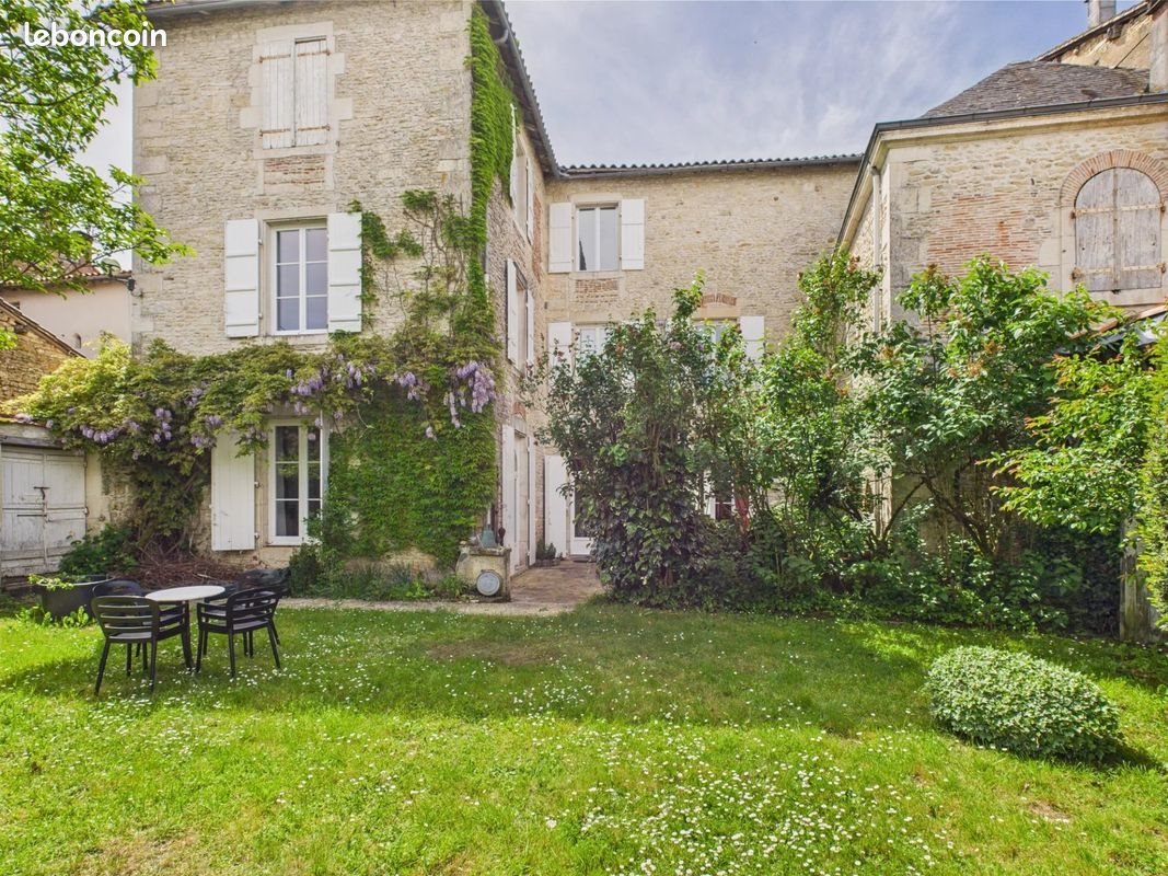 Maison à vendre, 468m², Ruffec