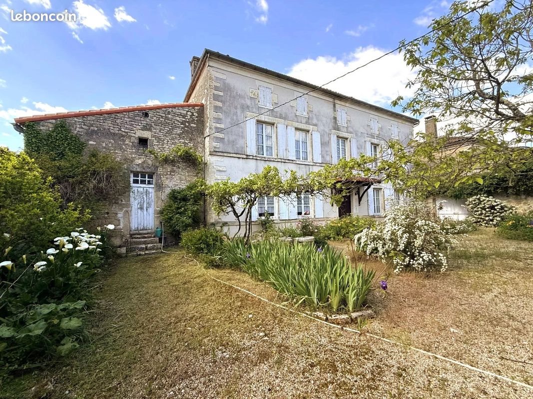 Maison à vendre, 377m², Tusson