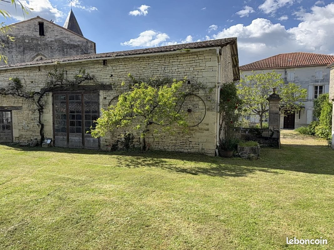 Maison à vendre, 377m², Tusson