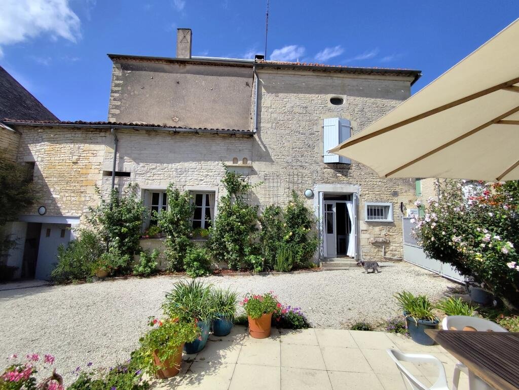 Maison à vendre, 102m², Tusson