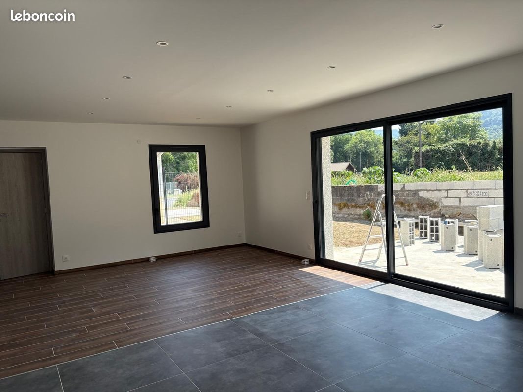 Maison à louer, 90m², Belley