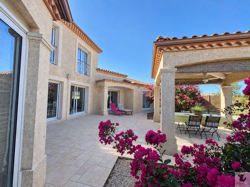 Maison 7 pièces 220 m² · à Issigeac · 220 m² · 472 500 €