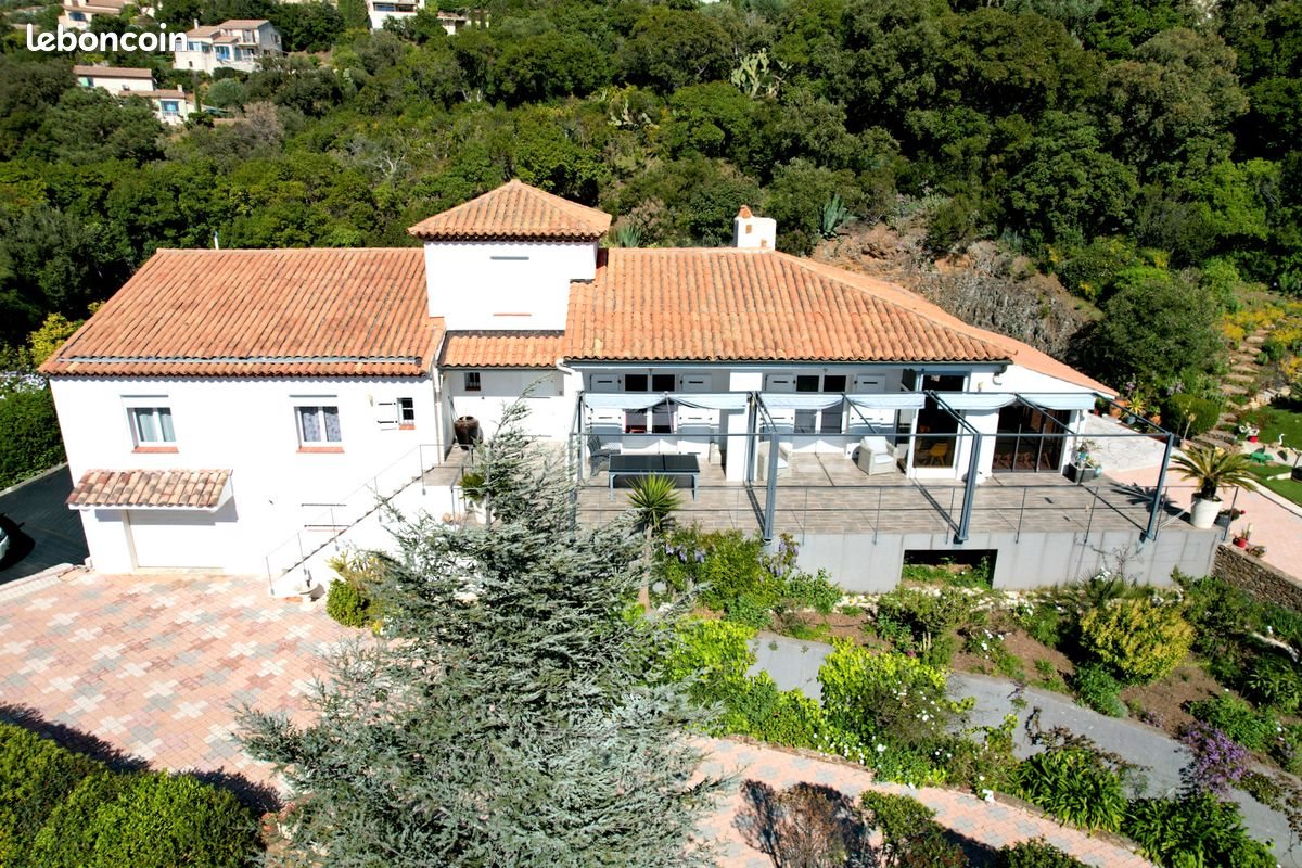 Maison à vendre, 185m², Roquebrune-sur-Argens