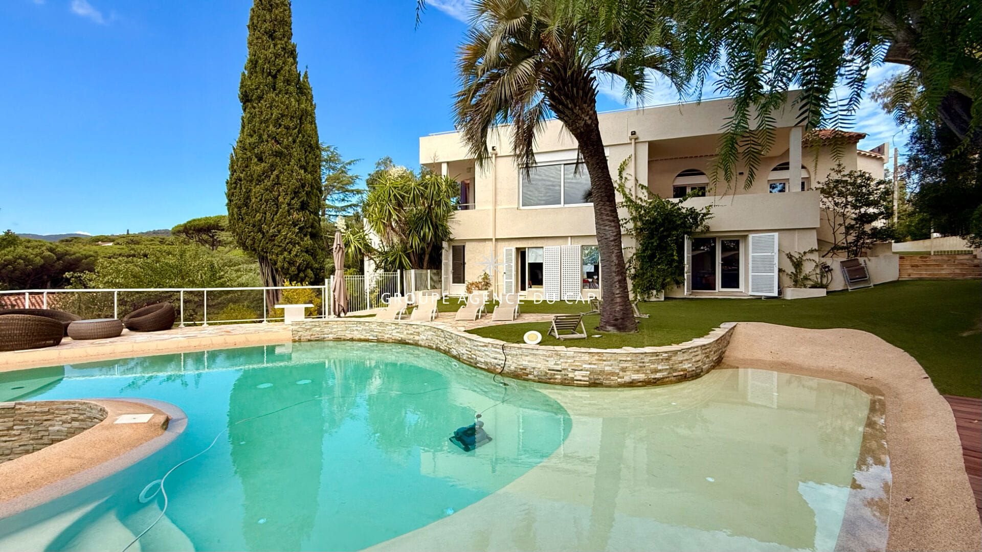 Maison à vendre, 390m², Roquebrune-sur-Argens