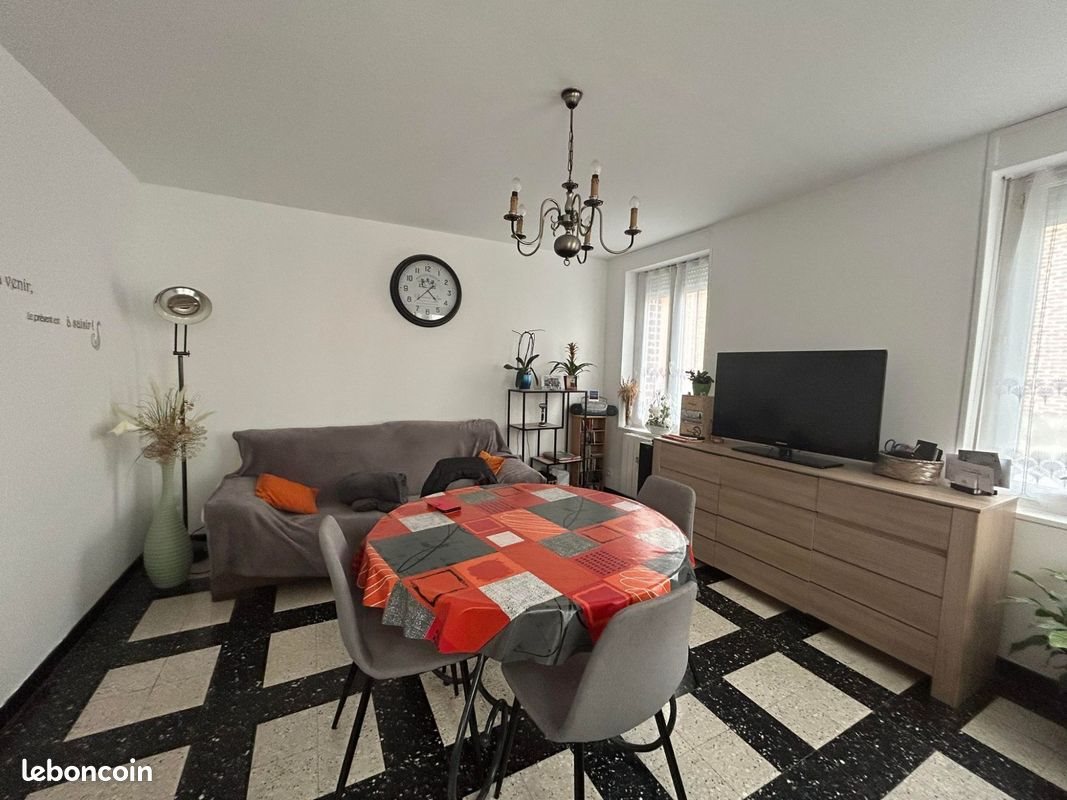 Maison à louer, 56m², Solesmes