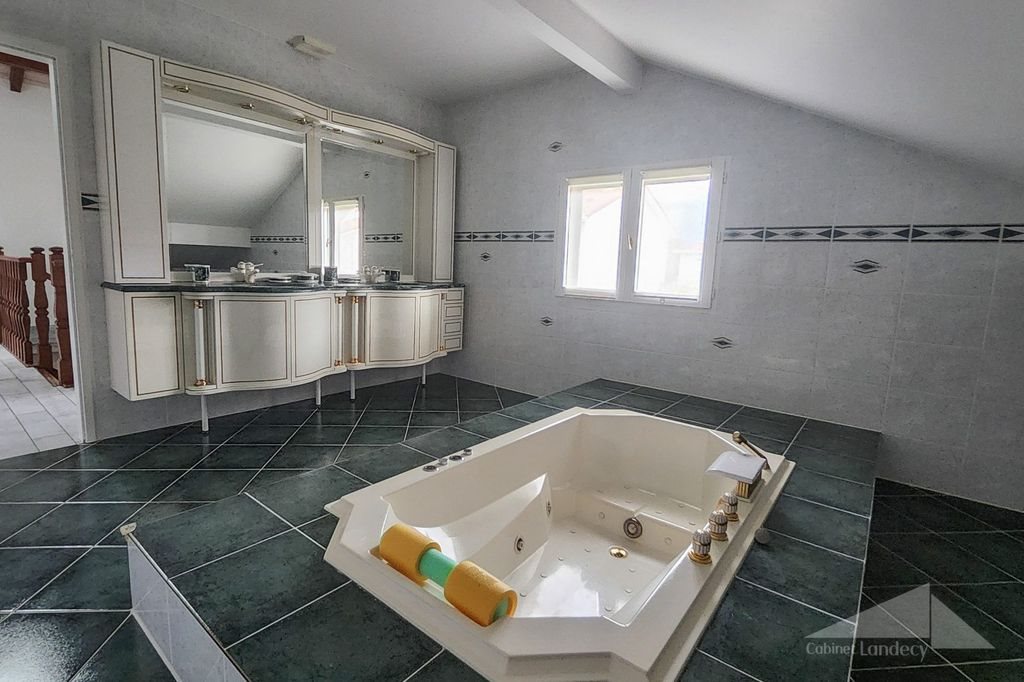 Maison à vendre, 230m², Prévessin-Moëns