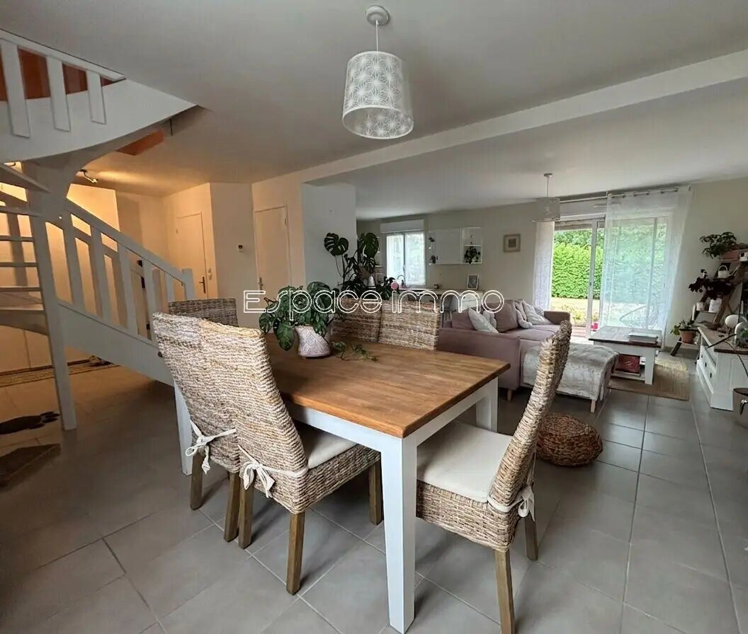Maison à vendre, 91m², Sierville
