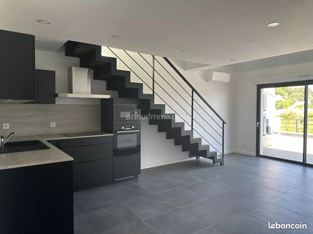 Appartement à louer, 83m², Ajaccio