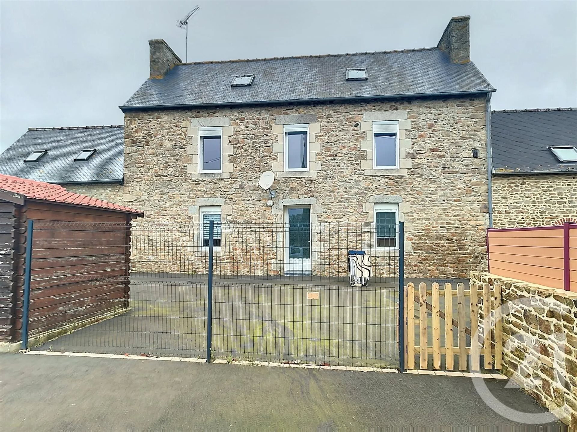 Maison à louer, 98m², Lanrodec