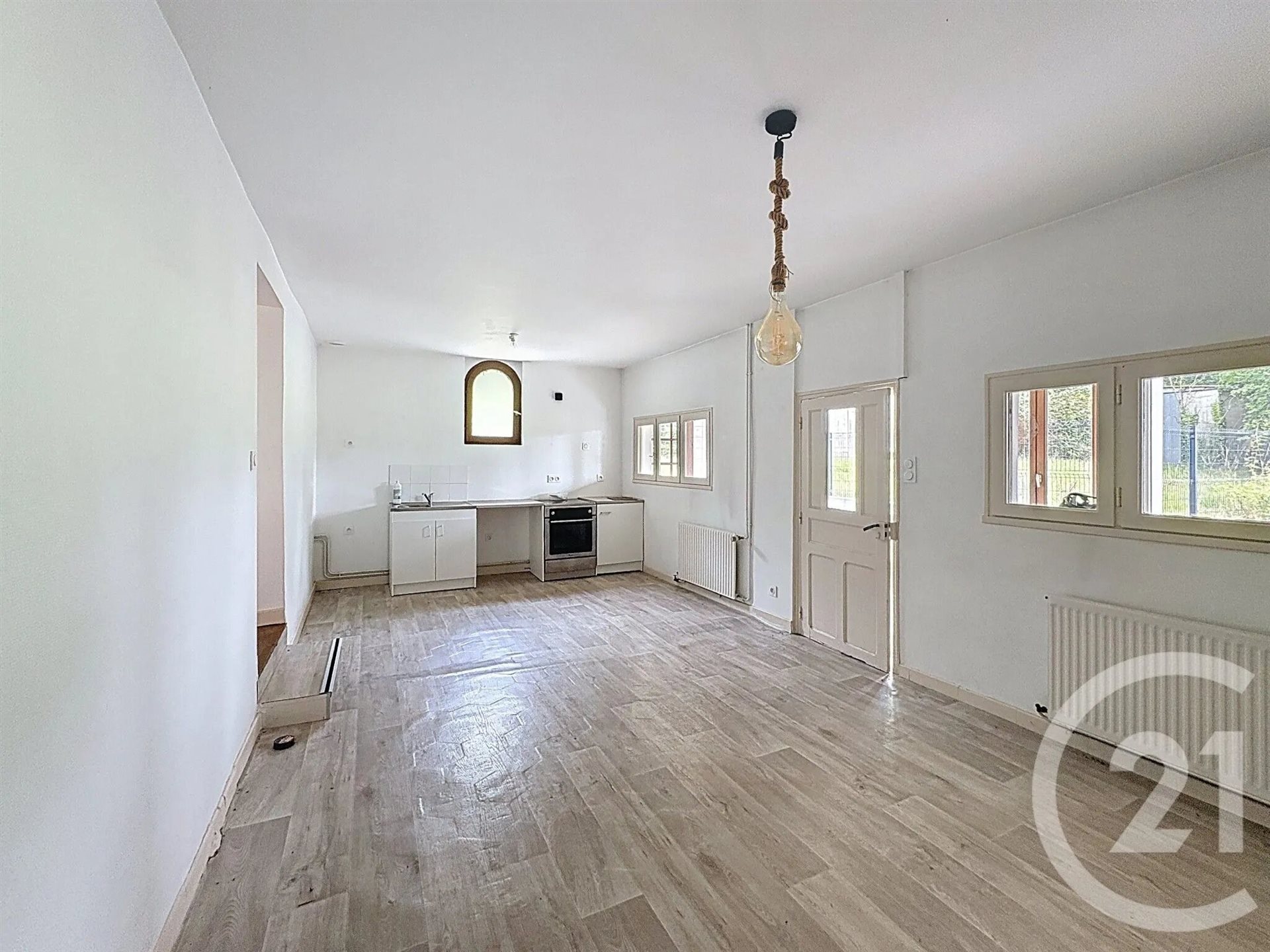 Maison à louer, 76m², Plouvara