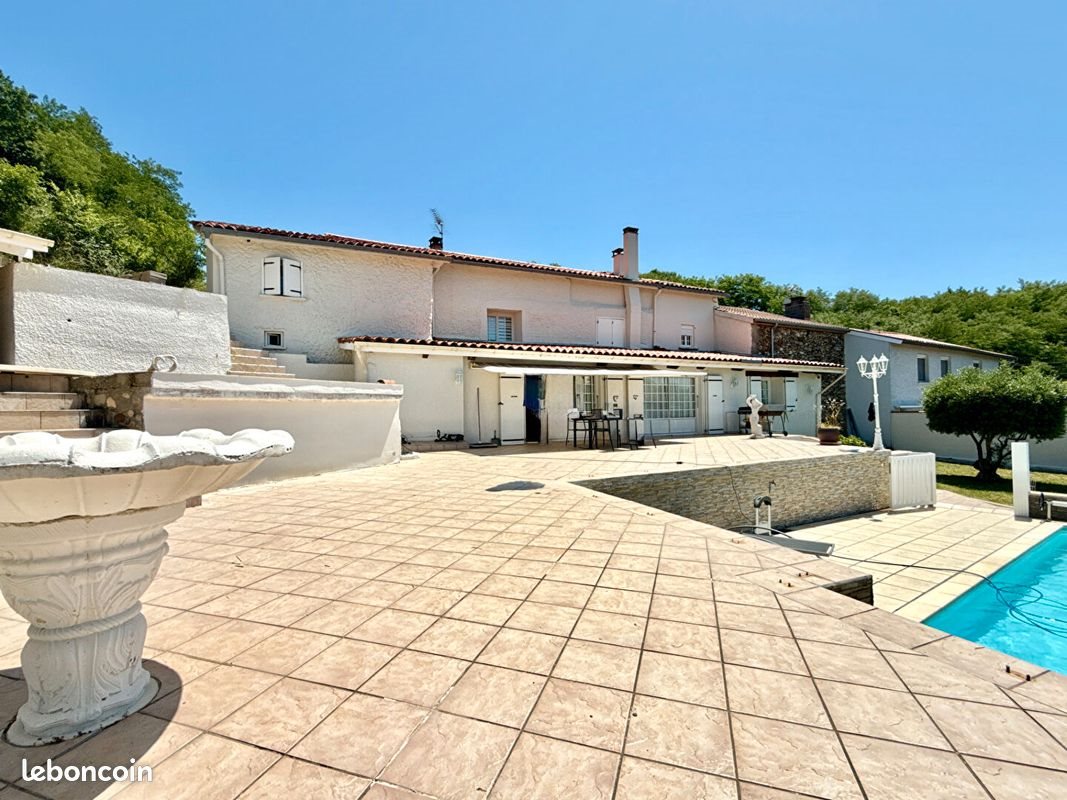 Maison à vendre, 233m², Saint-Jean-de-Verges