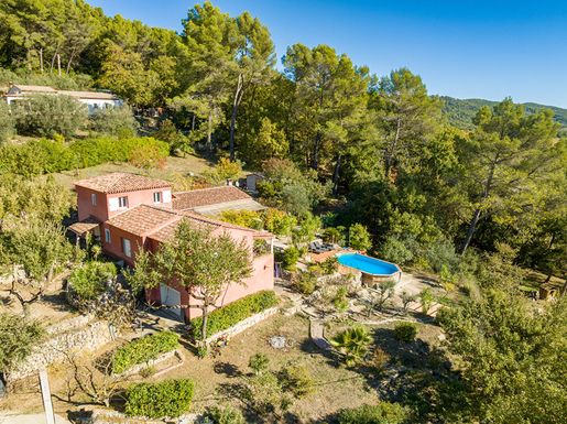 Maison 7 pièces 201 m² · à Callas · 201 m² · 450 000 €