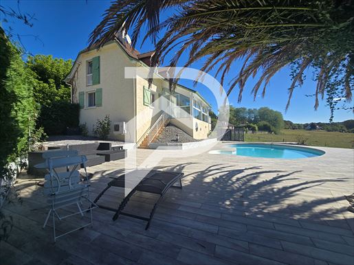 House of 130 m² on a 1310 m² plot