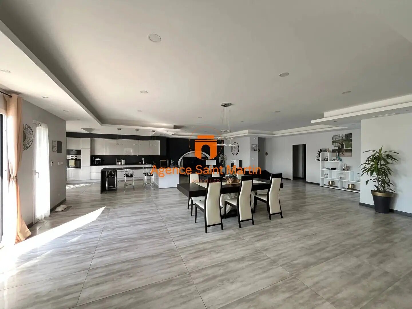 Maison à louer, 313m², Montélimar