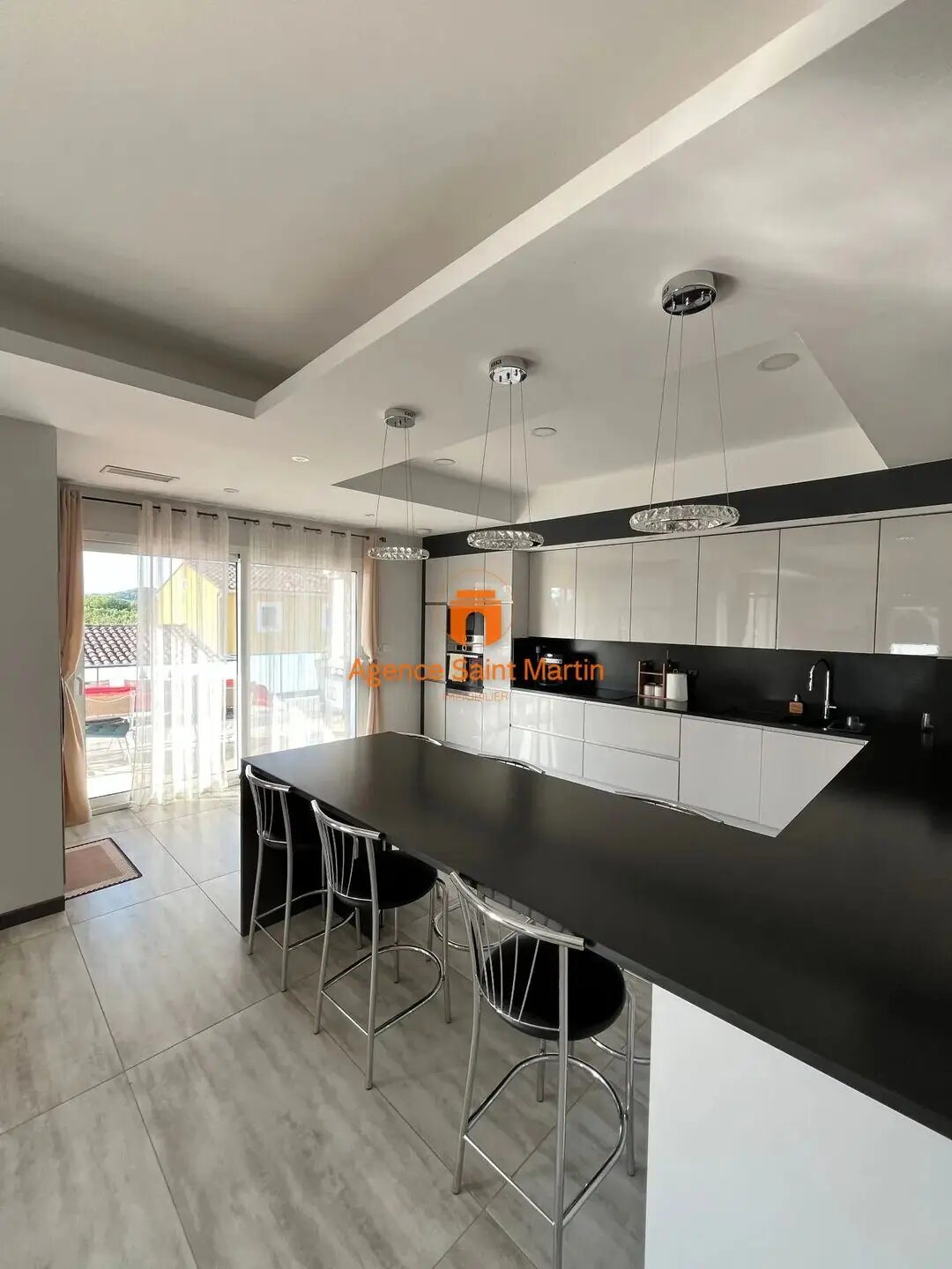 Maison à louer, 313m², Montélimar