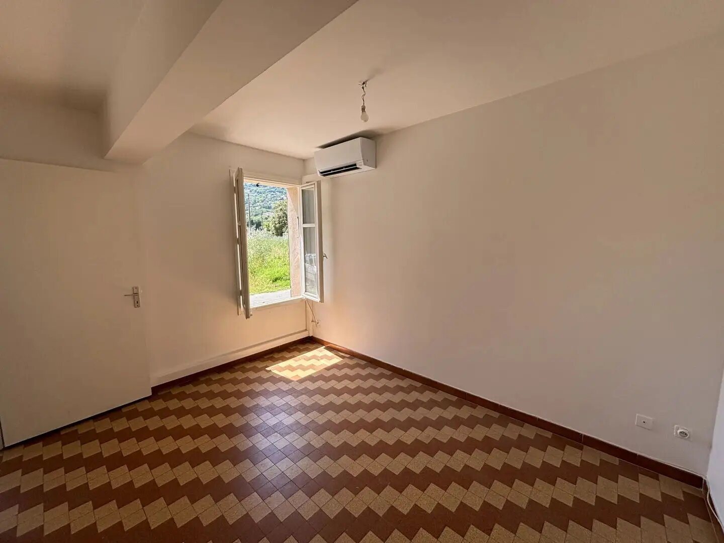 Appartement à louer, 30m², Gattières